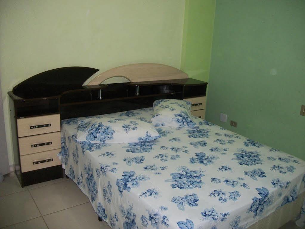 Praia Da Enseada Apartment